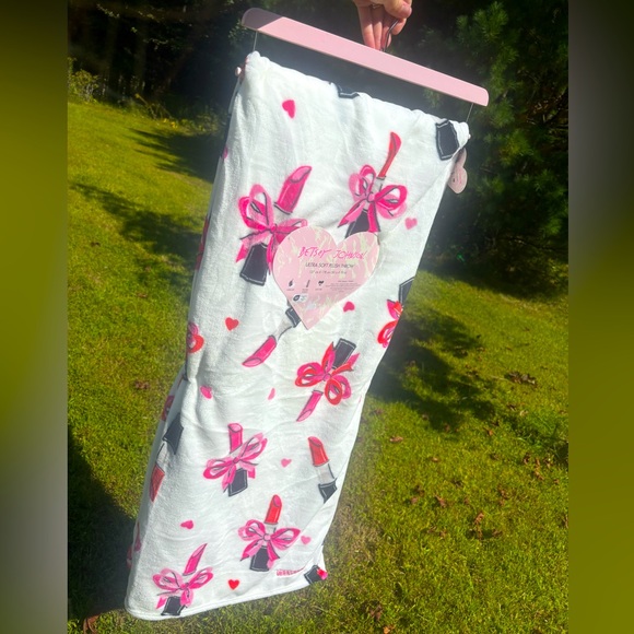 Betsey Johnson Other - Betsey Johnson Blanket